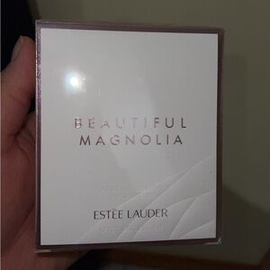 Estée Lauder Beautiful Magnolia